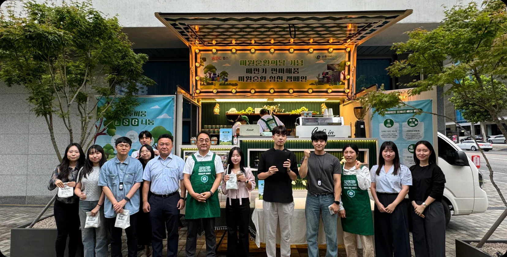 Group photo from the resource circulation campaign