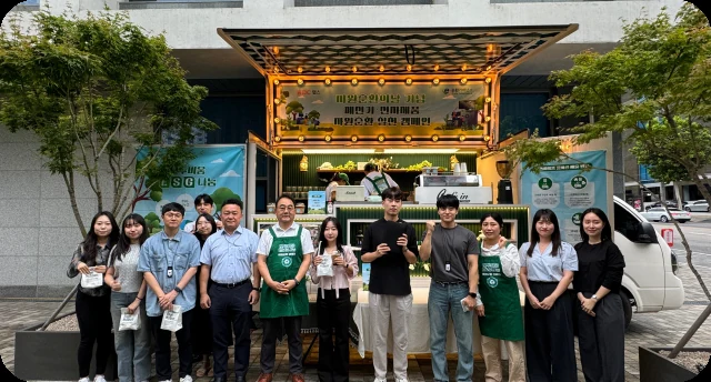 Group photo from the resource circulation campaign